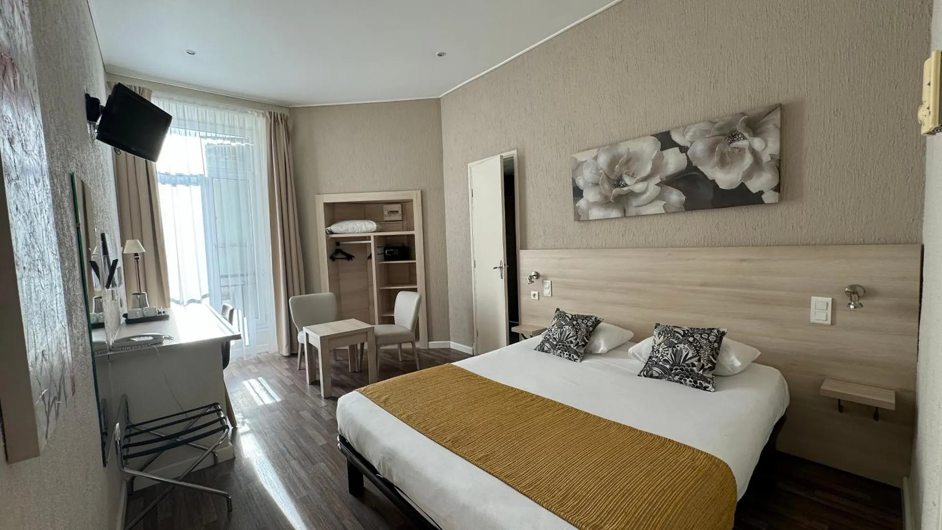Hotel Helvetique Ницца