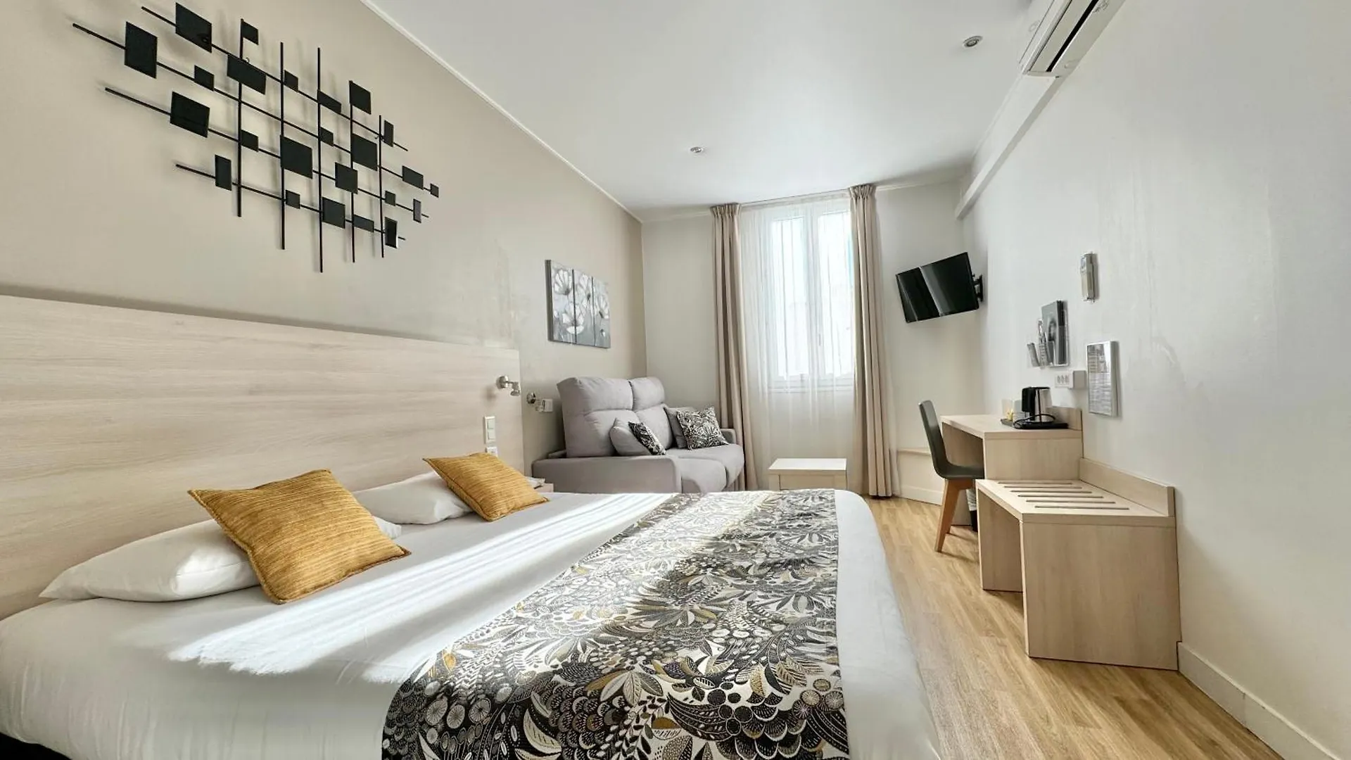 Hotel Helvetique Ницца