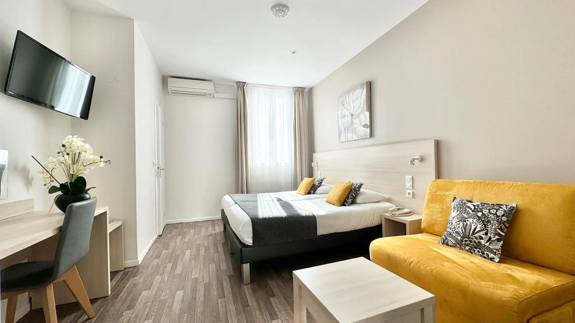 Hotel Helvetique Ницца
