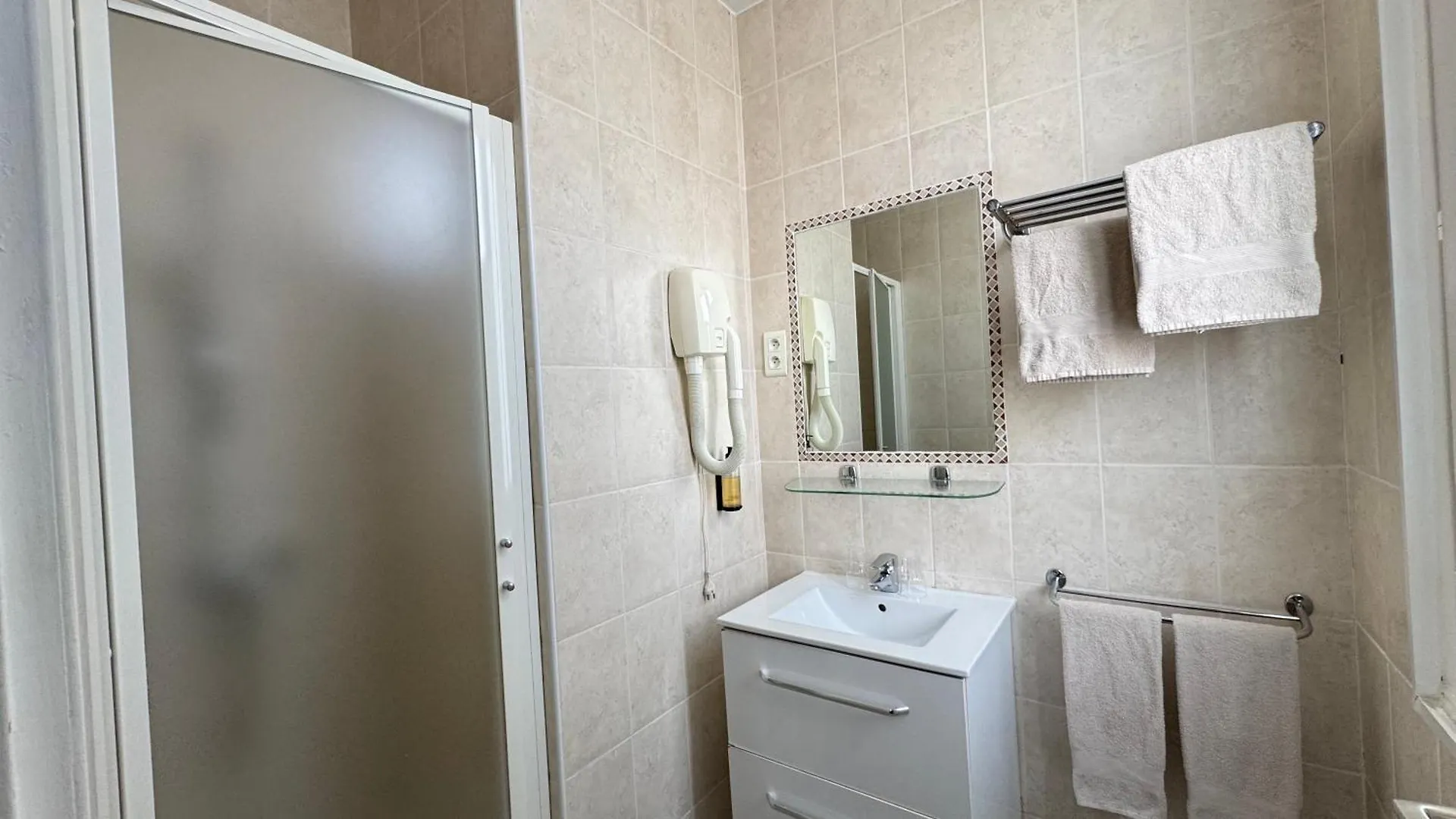 Hotel Helvetique Ницца