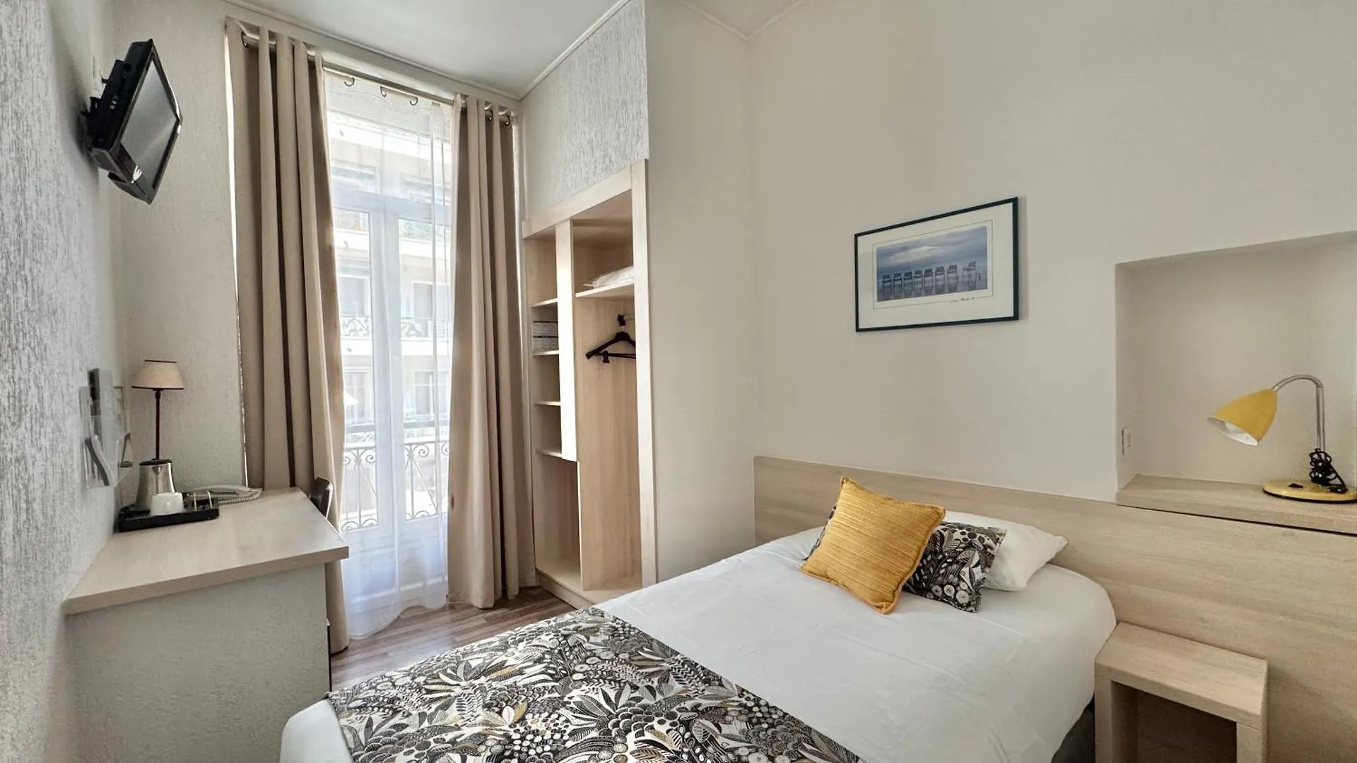 Hotel Helvetique Ницца