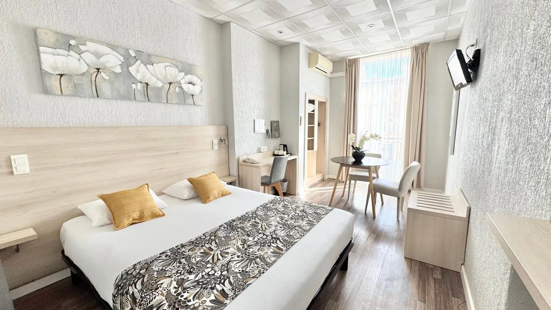 Hotel Helvetique Ницца