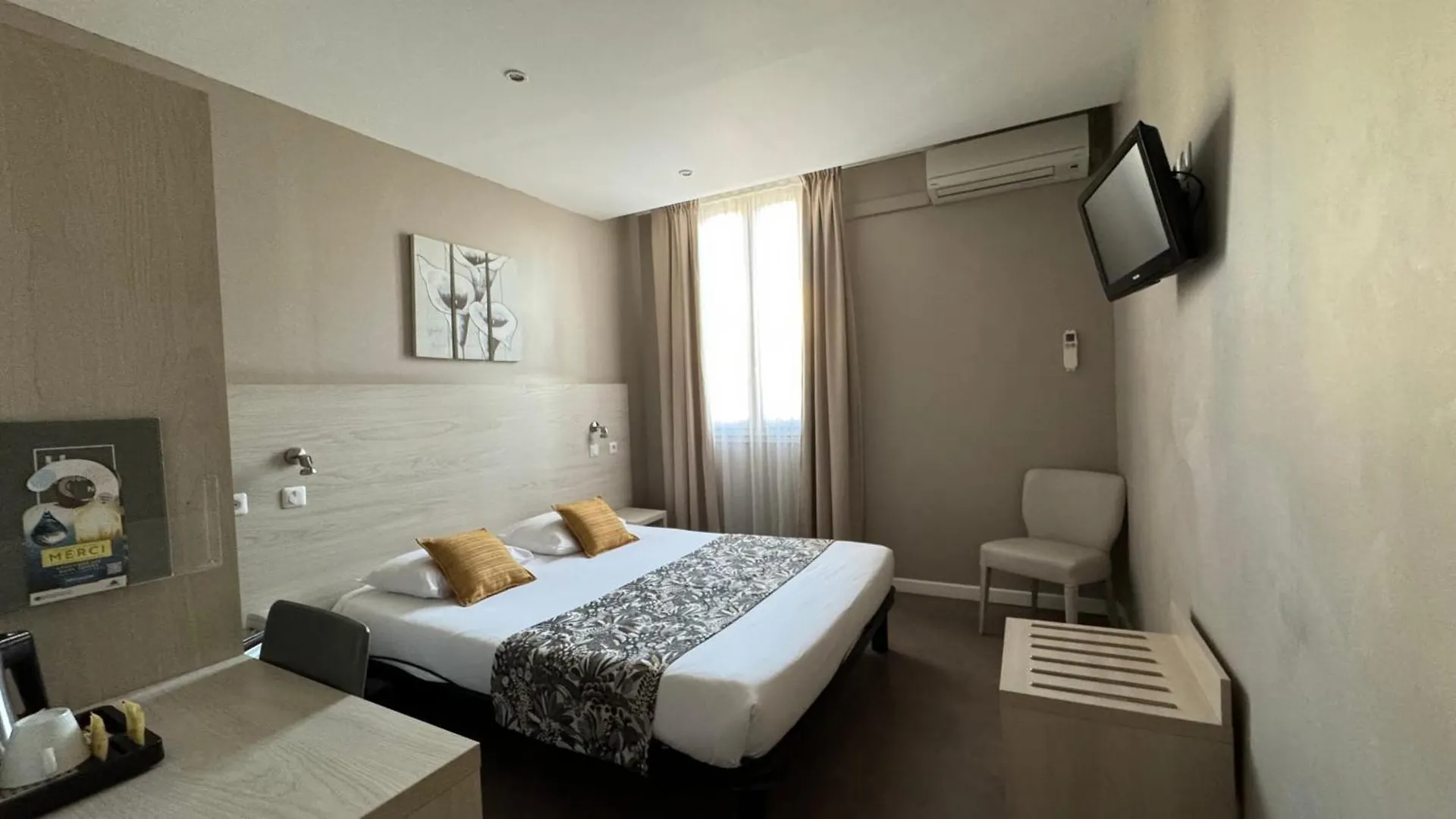 *** Hotel Hôtel Helvétique Niza Francia