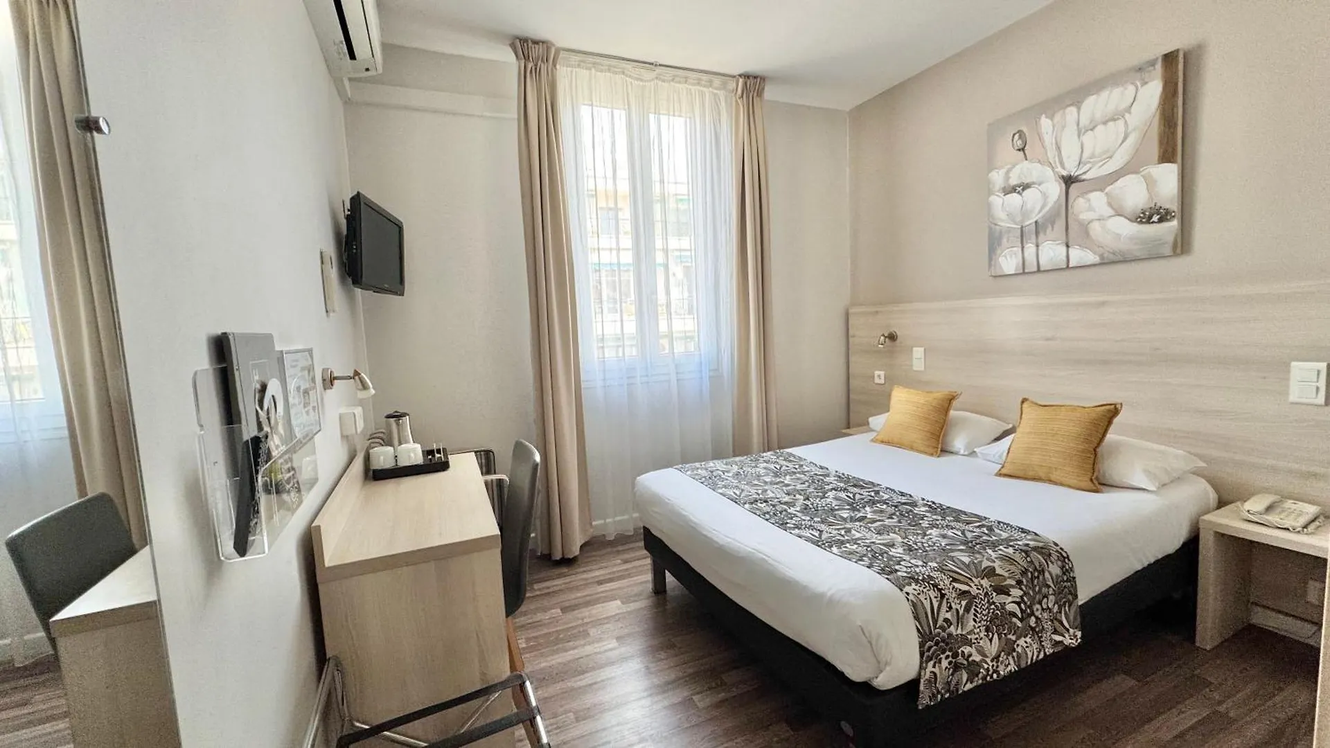 *** Hotel Hôtel Helvétique Niza Francia