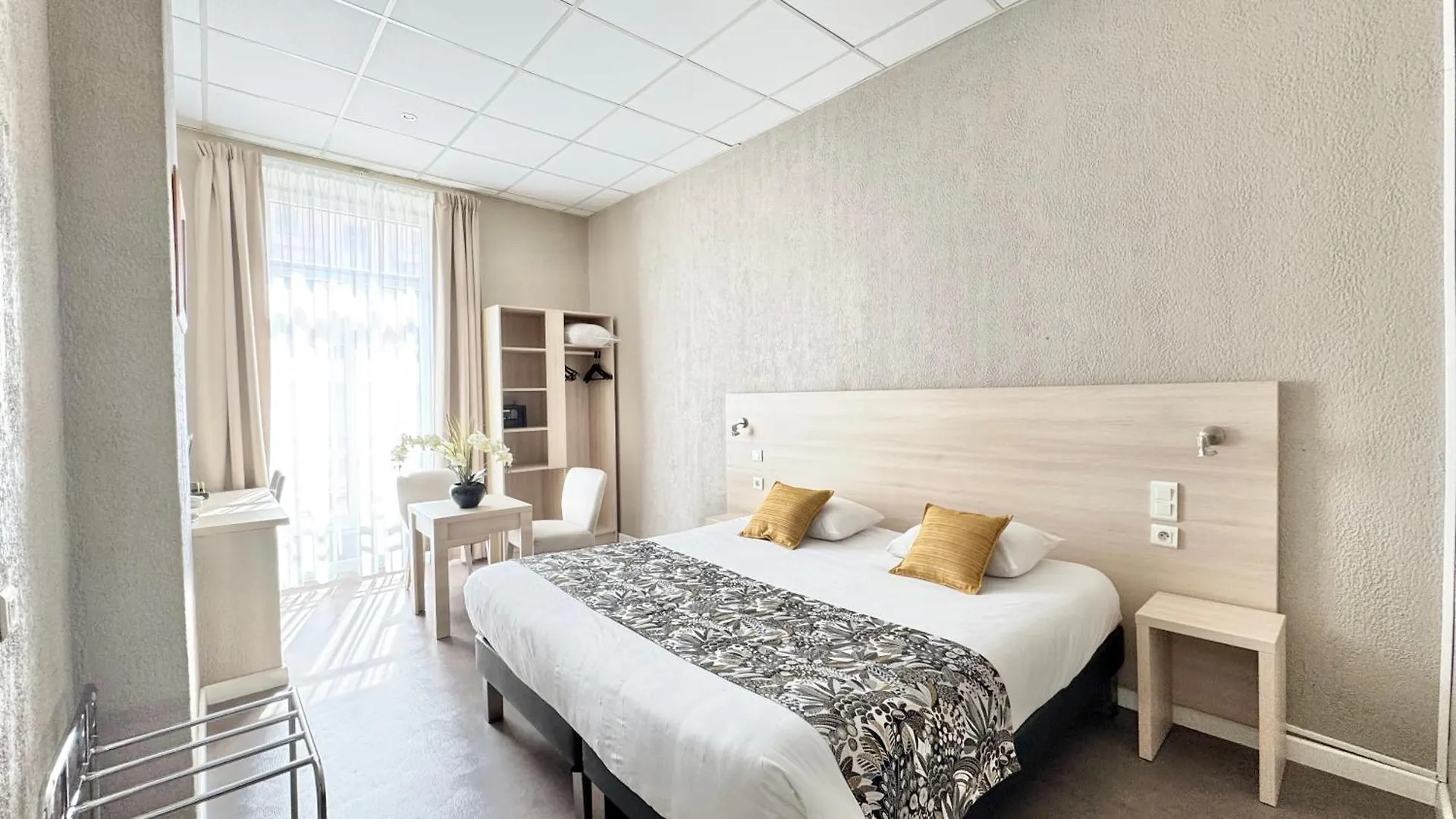 Hôtel Helvétique Niza