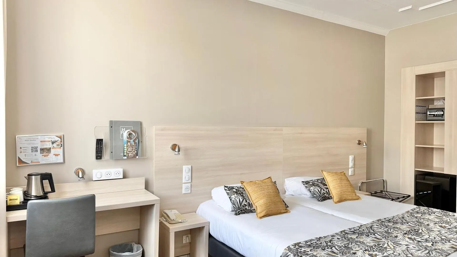 Hotel Helvetique Nice 3*,  Fransa